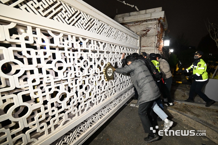 비상계엄 선포로 폐쇄된 국회