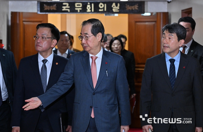 계엄해제...긴급 회의 마친 한덕수 국무총리