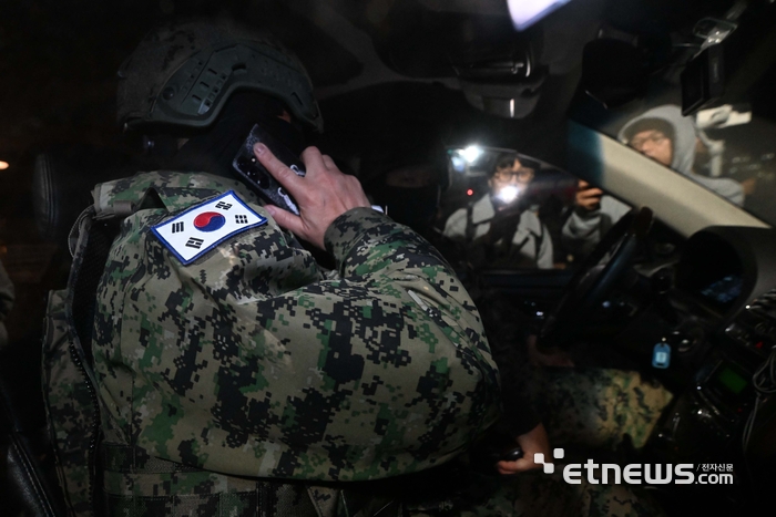 국회 도착한 계엄군 지휘관