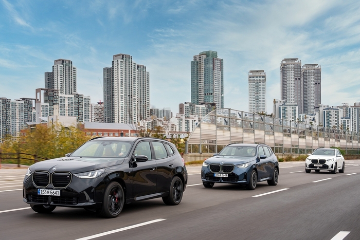 BMW 뉴 X3 주행 모습