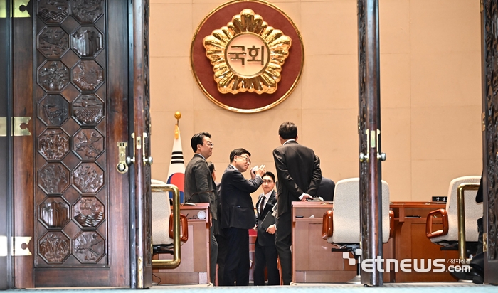 국민의힘 긴급 의원총회 정회...21시 재개