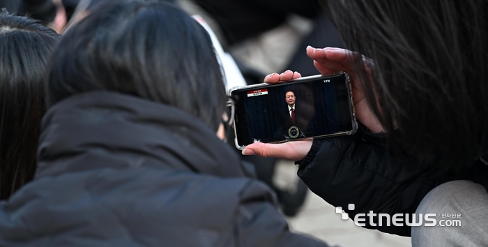 尹 대통령, 계엄선포 나흘 만에 대국민 사과