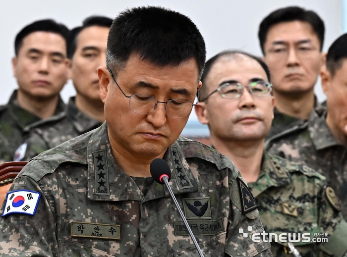 국방위 출석한 박안수-곽종근