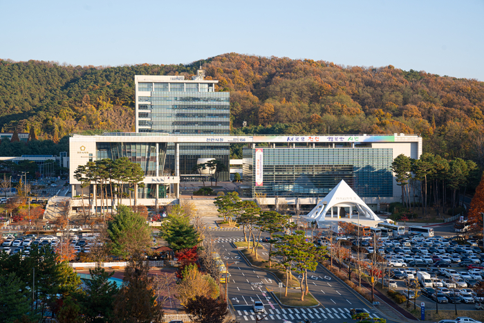 천안시는 '2024 한국지방자치경쟁력지수(KLCI)' 조사에서 전국 기초 시 중 종합경쟁력 전국 3위에 선정됐다.