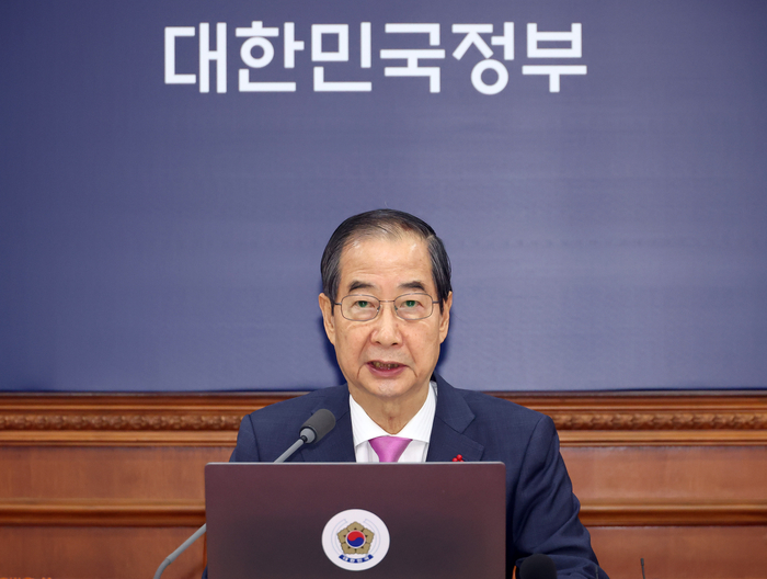 한덕수 국무총리가 10일 서울 종로구 정부서울청사에서 열린 국무회의에서 발언하고 있다. 연합뉴스.