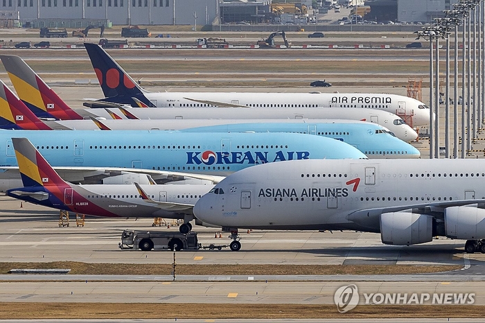 인천공항 전망대에서 바라본 인천국제공항 계류장 모습〈사진=연합뉴스〉