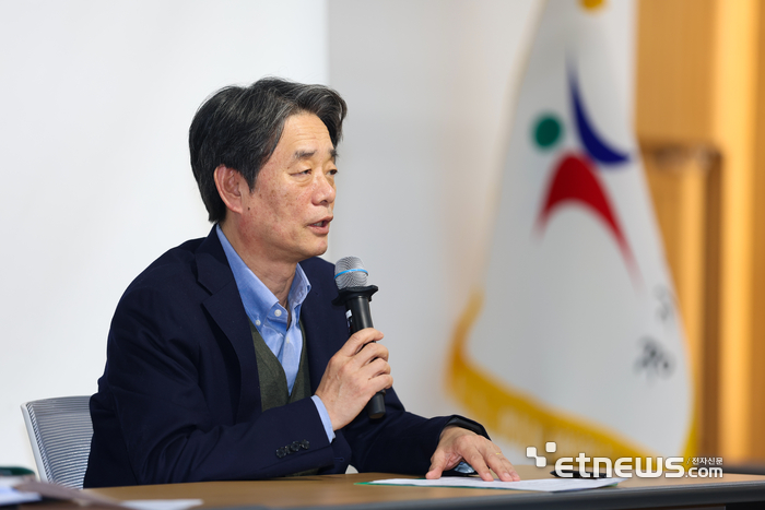 현계명 경기도교육청 융합교육정책과장이 11일 경기형 과학고 1단계 예비지정 심사 결과를 발표했다.