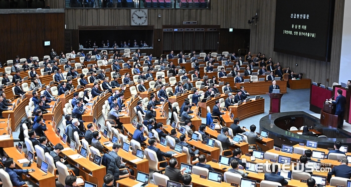 고성 오가는 본회의