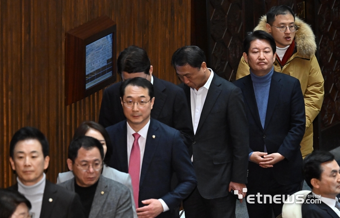 탄핵소추안 참여하는 국민의힘