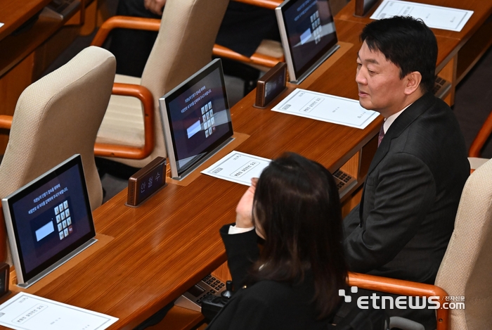 탄핵 재표결 본회의 참석한 안철수