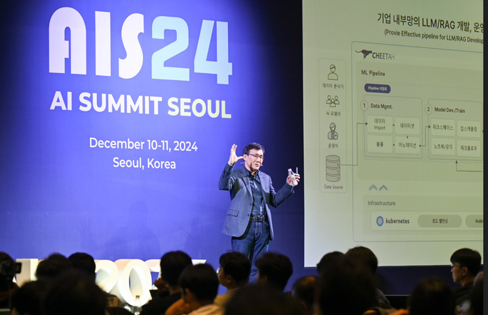 주철휘 에이프리카 인공지능 연구소장이 지난 11일 'AI Summit Seoul 2024'에서 발표하는 모습.