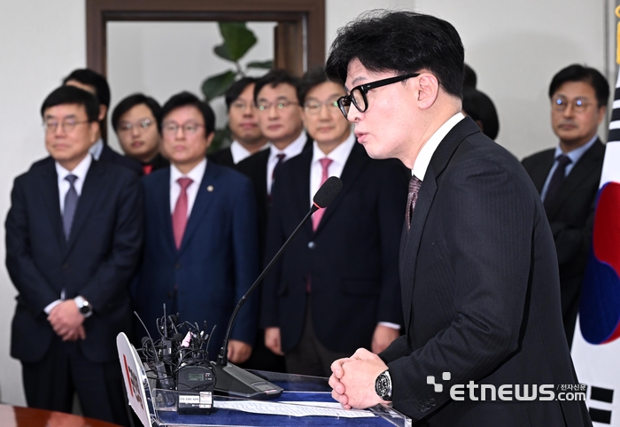 한동훈, 국민의힘 대표직 사퇴 “제가 부족한 탓…국민께 죄송”