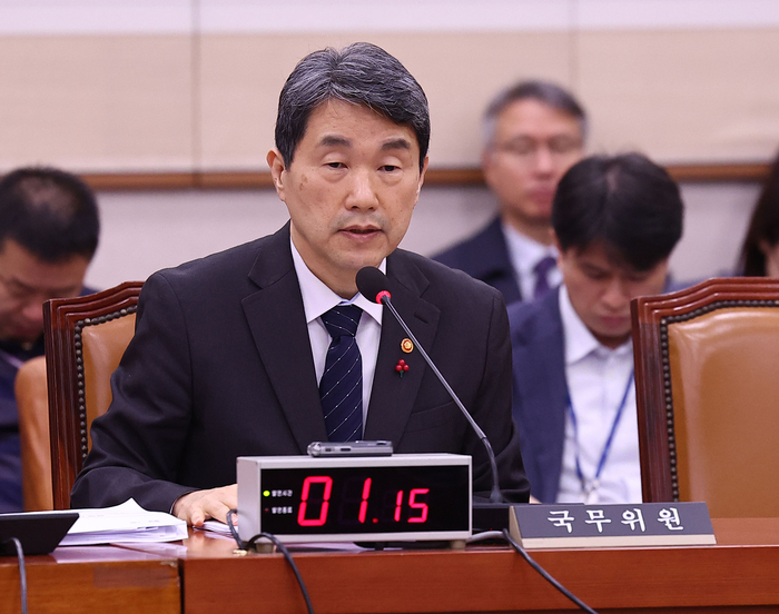 이주호 부총리 겸 교육바장관이 17일 국회에서 열린 법제사법위원회 전체회의에서 발언하고 있다.[연합뉴스]