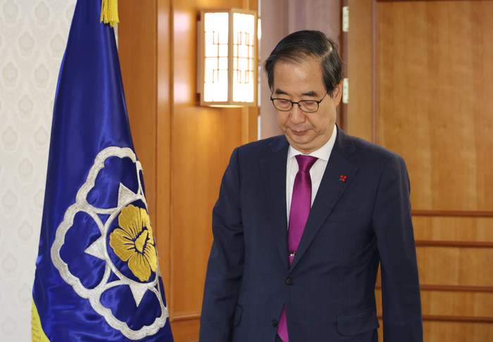 한덕수 대통령 권한대행 국무총리가 18일 정부서울청사에서 열린 크리스마스 씰 증정식에 참석하고 있다. 연합뉴스