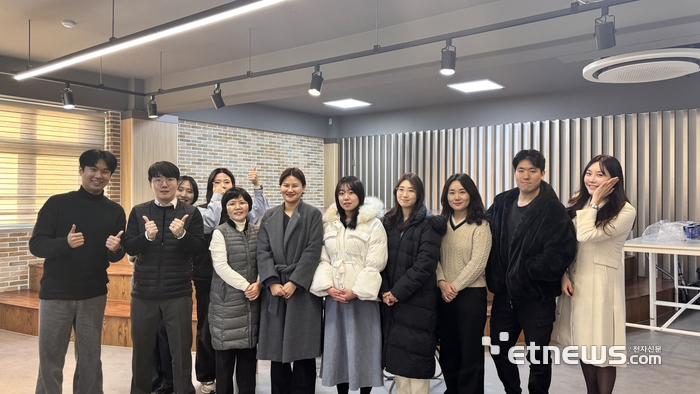 전자신문은 서울관광고등학교 교사를 대상으로 퍼스널컬러 이미지 메이킹 교육을 실시했다.