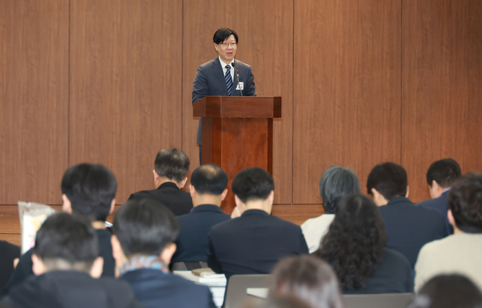 김소영 금융위원회 부위원장이 19일 오후 서울 중구 은행연합회 국제회의실에서 사회과 교사, 학교 관계자, 금융교육 관계기관 등과 함께 개최한 금융과목 선택장려 및 교육현장 지원을 위한 설명회에 참석해 내년부터 신설되는 금융과목 선택을 장려하고 수업 지원을 위한 교육현장의 목소리를 청취했다. 사진제공=금융위원회