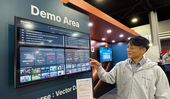 지난달 미국 애틀랜타에서 열린 '슈퍼컴퓨팅(SC) 2024' 기술 전시회에서 독자 개발한 벡터 DB 시스템 '씨홀스'를 시연했다.