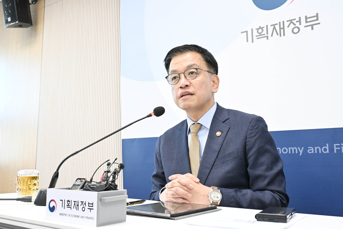 최상목 부총리가 23일 정부세종청사에서 출입기자단과 월례 간담회를 실시하고 있다.[기재부 제공]