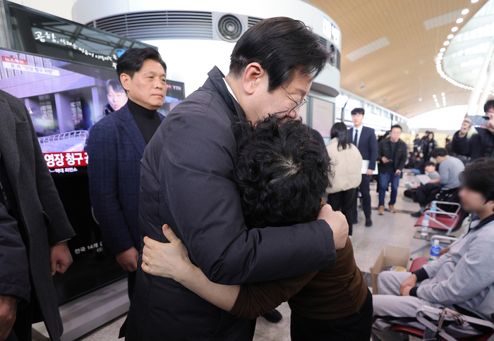 이재명 “항공 참사 수습에 할 수 있는 일 다 하겠다…국민 곁에서 함께 슬퍼할 것”(신년사 전문)