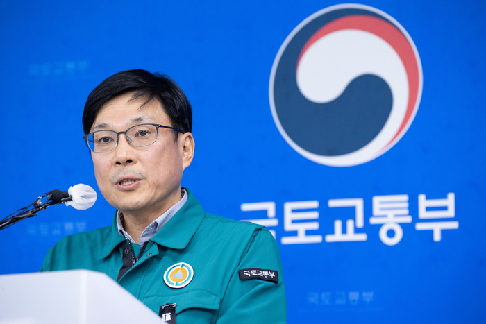 주종완 국토교통부 항공정책실장이 정부세종청사에서 '제주항공 여객기 참사' 브리핑을 진행하고 있다. (사진=국토교통부)