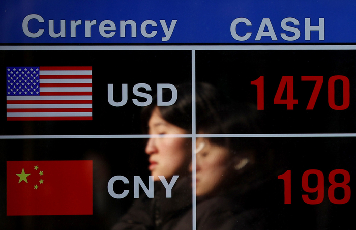 1일 서울 명동거리 환전소 현황판에 표시된 원/딜러 환율.〈사진=연합뉴스〉