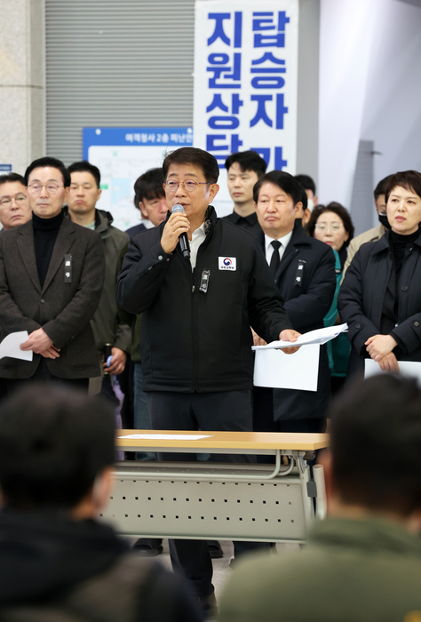 국토부 “무안공항 콘크리트 방위각 적법”…박상우 장관은 사퇴 의사 밝혀