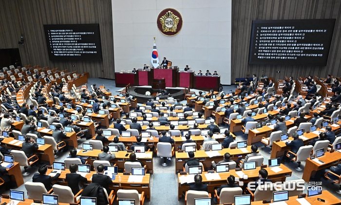 쌍특검법, 국회증언법 등 8개 안건 모두 부결