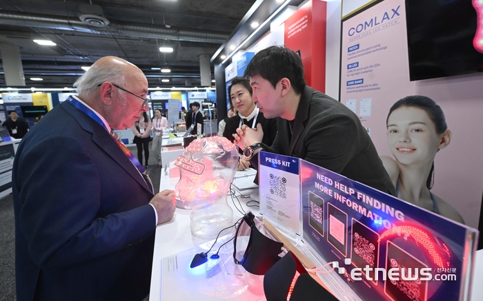 [CES 2025 포토] 속근육을 풀어주는 LED 패치