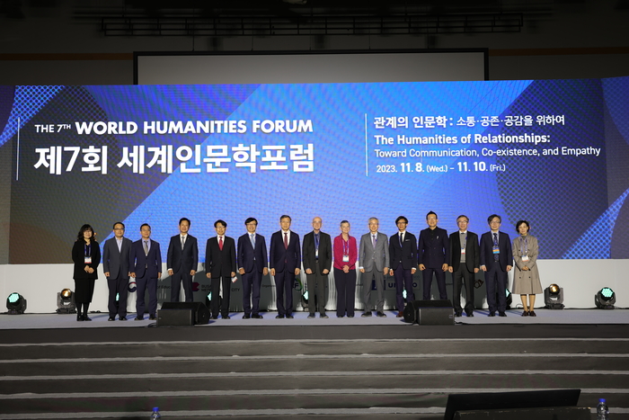 숭실대 산학협력단이 '제8회 세계인문학포럼' 개최를 위한 업무 협약을 맺었다. 사진은 2023년 열린 제7회 세계인문학포럼. (사진=숭실대)