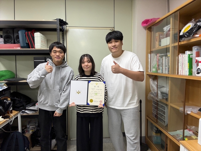 조선대 컴퓨터공학과 국방 AI 아이디어톤에서 국방부장관상 수상 사진.