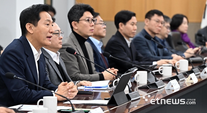 오세훈 시장, 경제규제 철폐 간부회의 주재