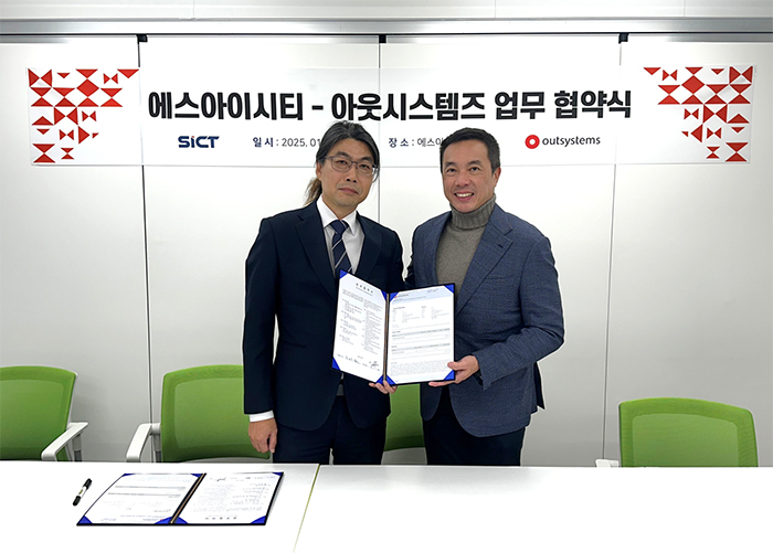 (왼쪽부터)김도연 에스아이시티 대표, 아웃시스템즈 아태지역 Jeremy Sim 파트너총괄매니저. 사진=에스아이시티