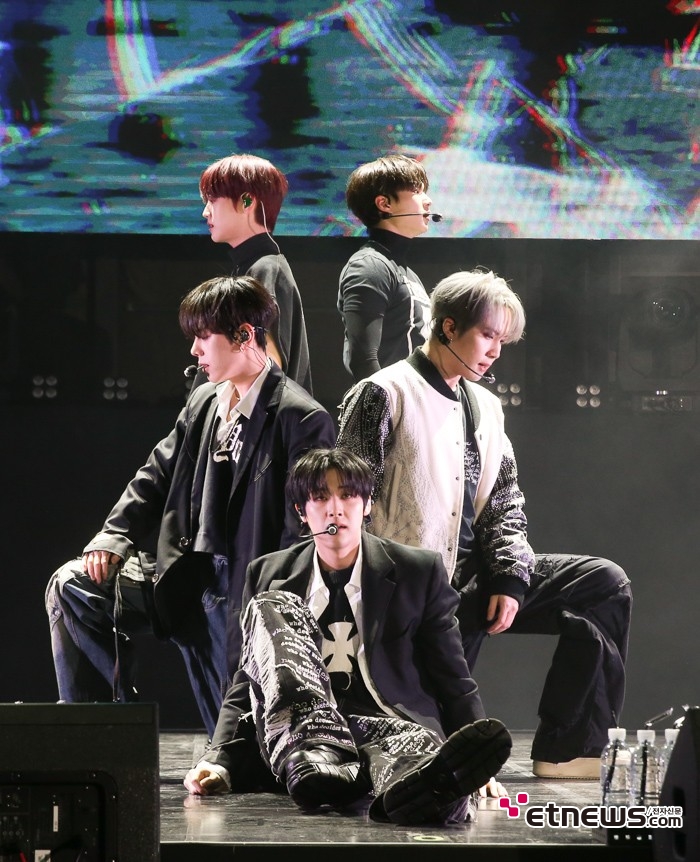 [ET포토] 위아이, '낫~이너프'