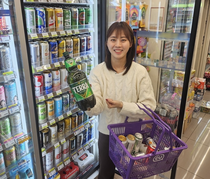 CU는 다가오는 설 명절을 맞아 대규모 주류 할인 행사를 진행한다.