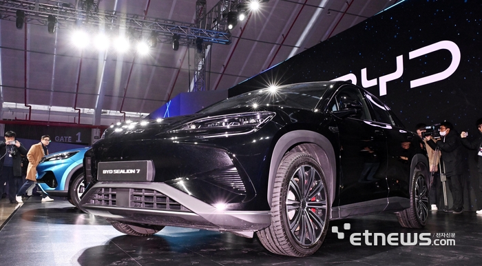 BYD 미디어 쇼케이스에 전시된 중형 전기 SUV '씨라이언7'. 이동근기자 foto@etnews.com