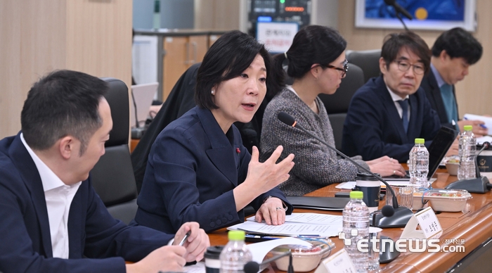 모두 발언하는 오영주 중소벤처기업부 장관
