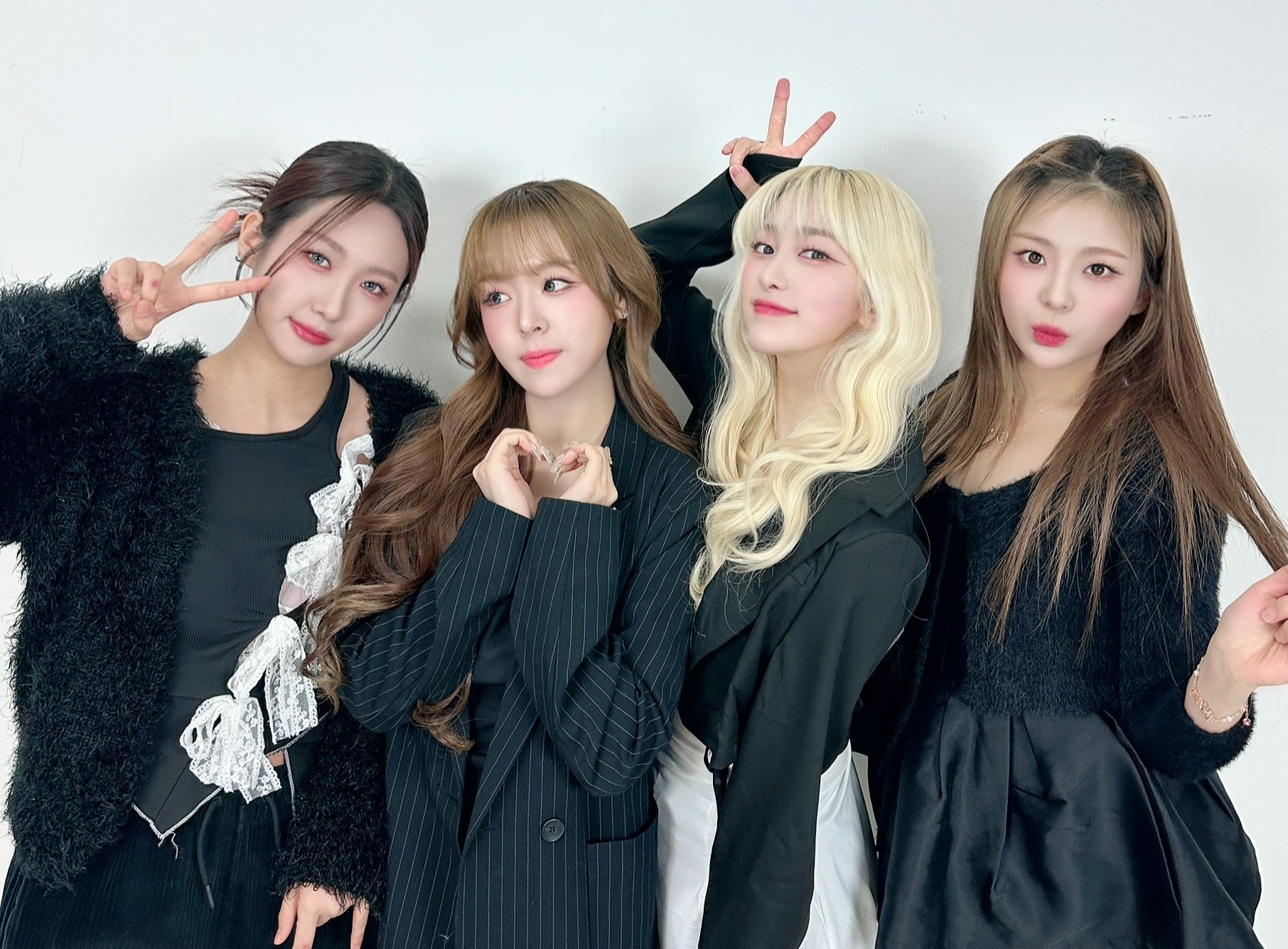 위나, 日 뜨겁게 달군다…‘UTO FEST 2025’ 오프닝 장식