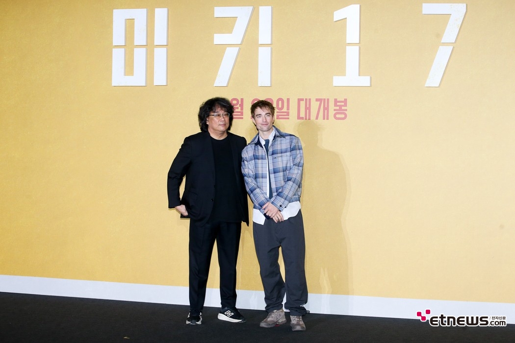 [ET포토] 봉준호-로버트 패틴슨, '미키17의 감독과 주연'