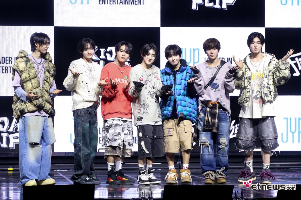 [ET포토] 킥플립, '웰컴~'