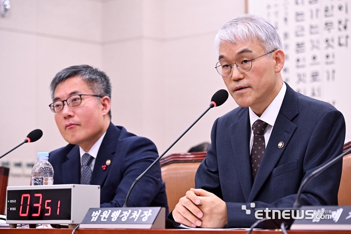 현안질의 답변하는 천대엽 법원행정처장