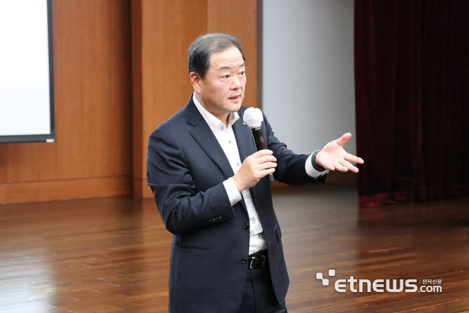 지난 17일 열린 2025년 KB캐피탈 경영전략회의에서 빈중일 KB캐피탈 대표이사가 올해 경영전략에 대해 말하고 있다.(사진=KB캐피탈)
