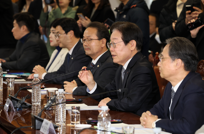더불어민주당 이재명 대표가 20일 서울 중구 은행연합회에서 열린 민생 경제 회복을 위한 민주당-은행권 현장 간담회에서 발언하고 있다. 연합뉴스