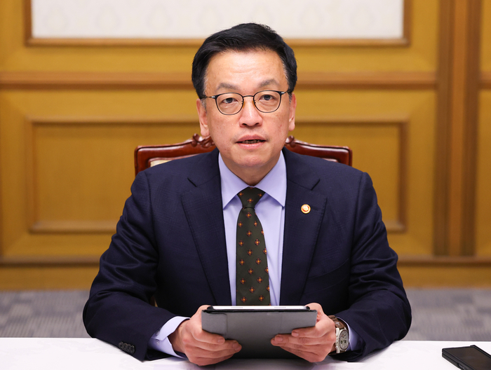 = 최상목 대통령 권한대행 부총리 겸 기획재정부 장관이 21일 서울 세종로 정부서울청사에서 대외경제현안 간담회를 주재하고 있다.[연합뉴스]
