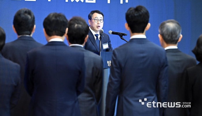 새해 인사말 하는 유영상 KAIT 회장