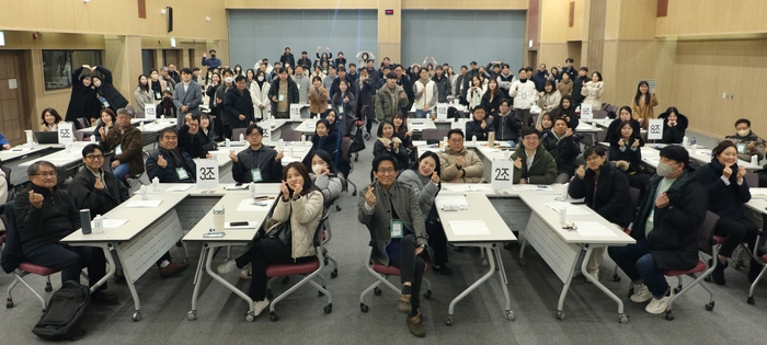 충남연구원은 22일 새해를 맞아 전직원 역량 강화 교육을 가졌다.