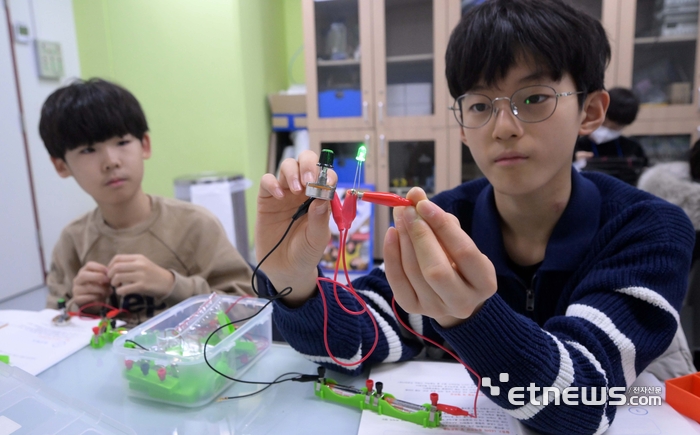 직접 조립한 LED 전구 회로