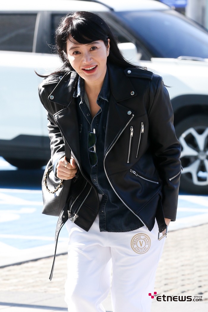 [ET포토] 김혜수, '햇살 머금고'