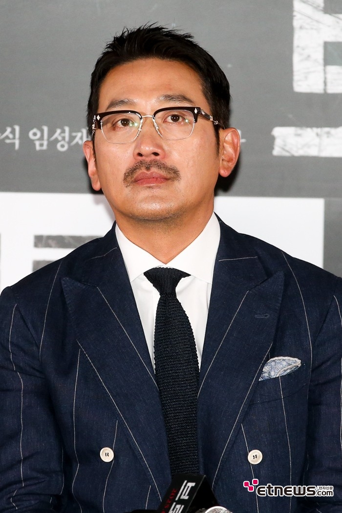 [ET포토] 하정우, '모태 카리스마'