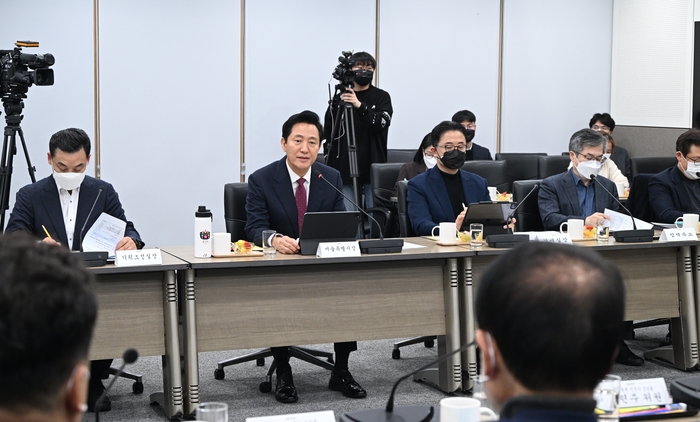 오세훈 서울시장이 23일 서울시청에서 열린 '규제철폐 전문가 심의회 위촉식'에서 인사말을 하고 있다. 서울시 제공