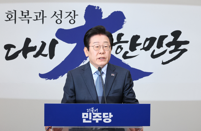 더불어민주당 이재명 대표가 23일 오전 국회에서 열린 기자회견에서 취재진의 질문에 답변하고 있다. 연합뉴스